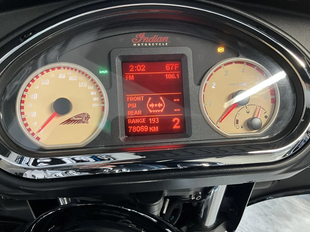 Indian Motorcycle Chieftain 2014 alt