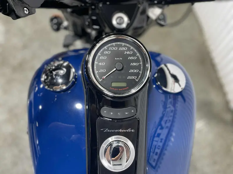 2023 Harley-Davidson FREEWHEELER ABS 114 **MODELE TRIKE RECHERCHÉ!**