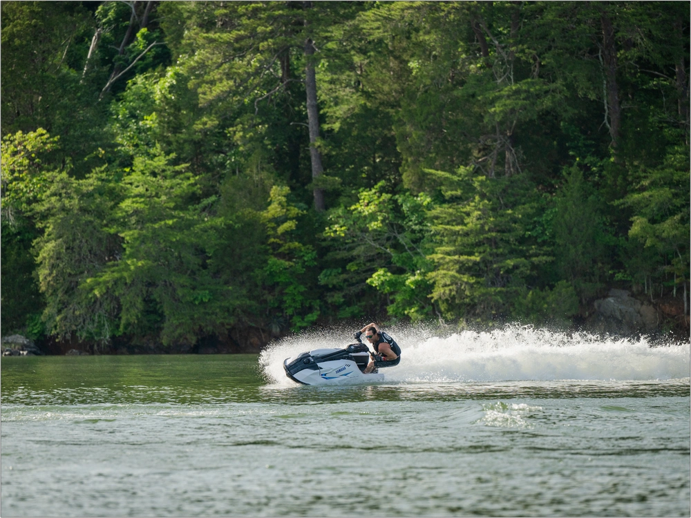 2026 Yamaha Superjet alt