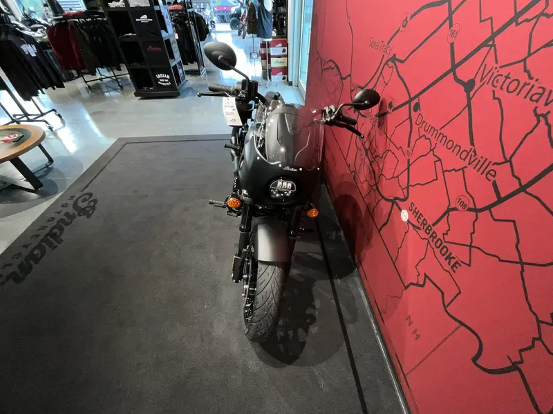 2025 Indian Motorcycle Sport Chief RT thumbnail 3