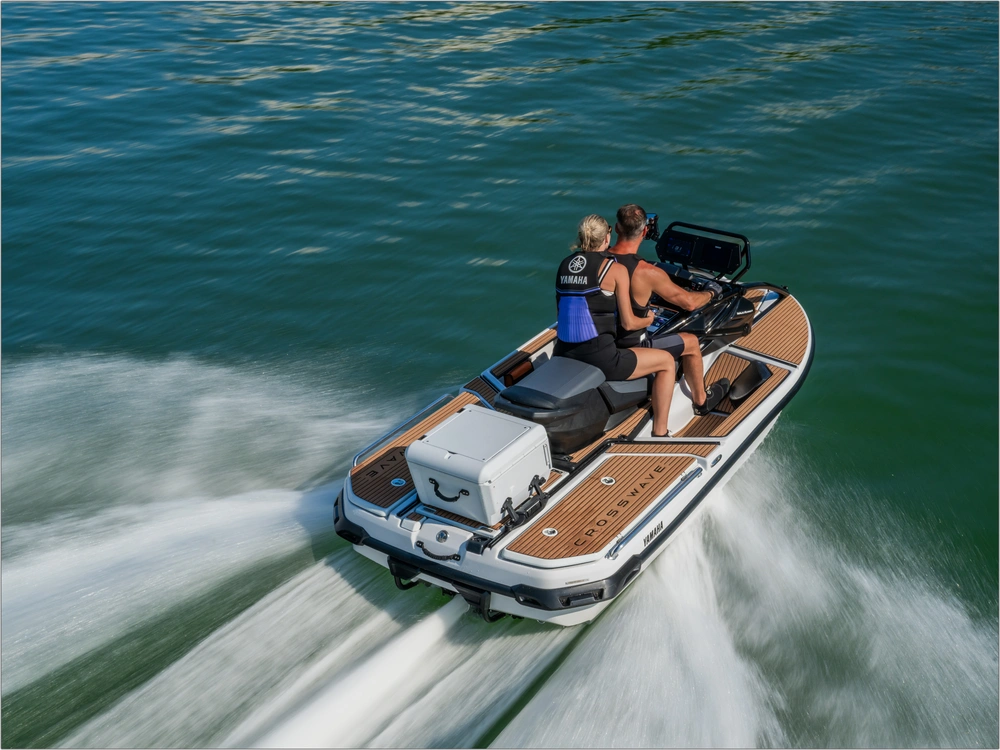 2026 Yamaha Crosswave alt