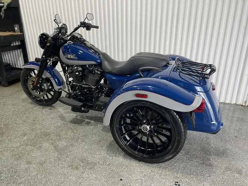 2023 Harley-Davidson FREEWHEELER ABS 114 **MODELE TRIKE RECHERCHÉ!**