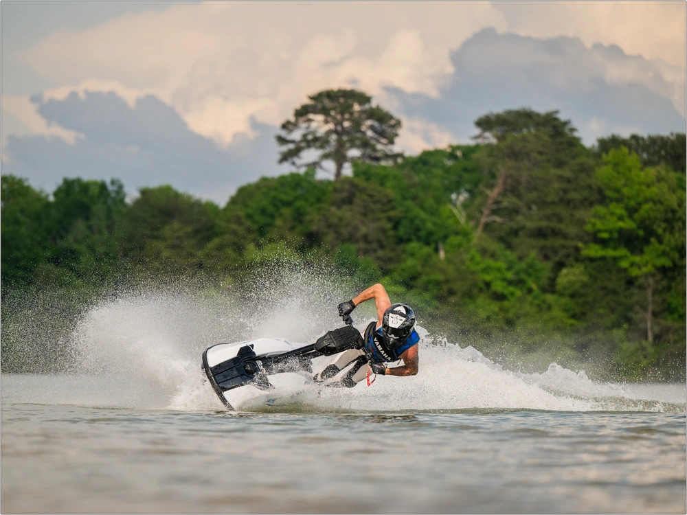 2026 Yamaha Superjet alt