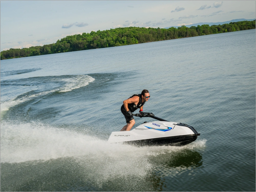 2026 Yamaha Superjet alt