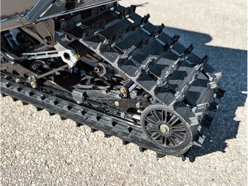 2026 Polaris 650 INDY XC 137 // Gloss Black/Blue Dusk