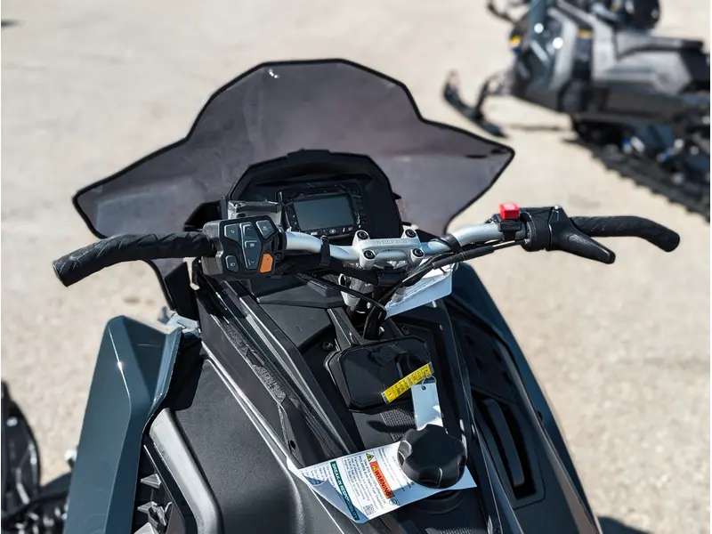 2026 Polaris 650 INDY XC 137 // Gloss Black/Blue Dusk