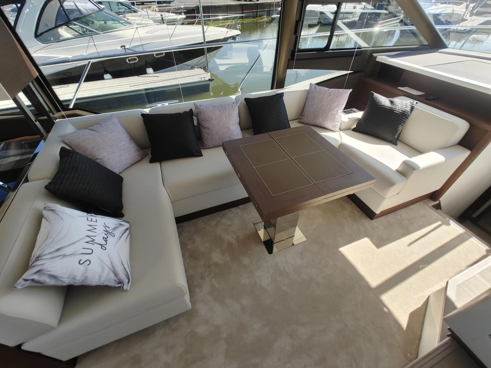 2023 Prestige Yachts 520 S alt