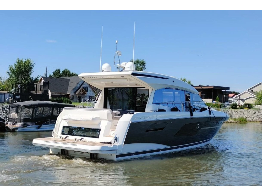 2023 Prestige Yachts 520 S alt