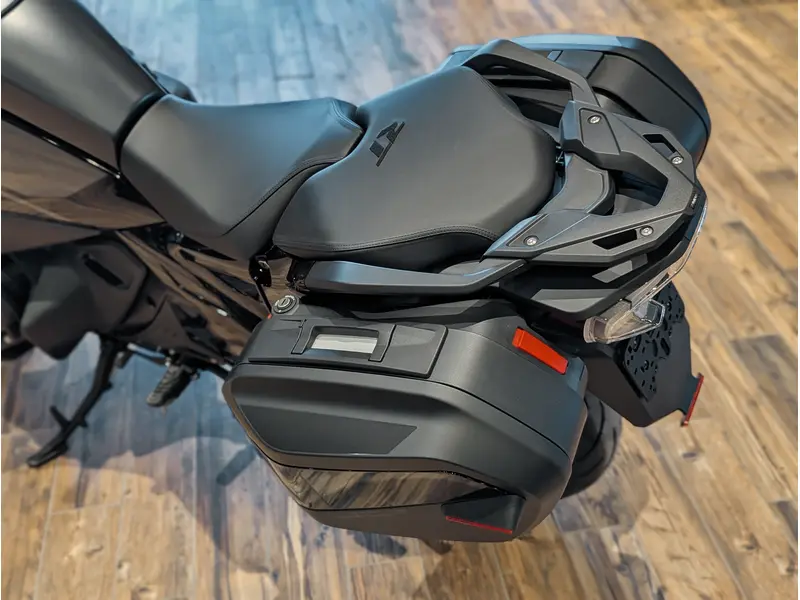 2026 BMW R 1300 RT // Triple Black