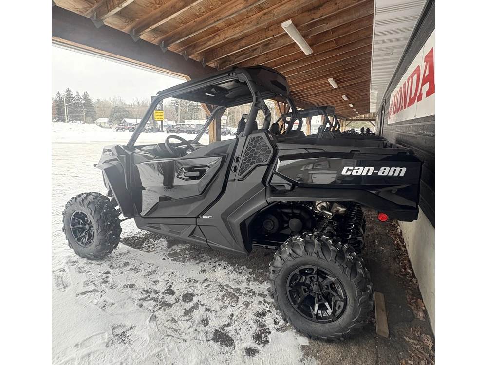 2025 Can-am Com Xt 700 9asd alt