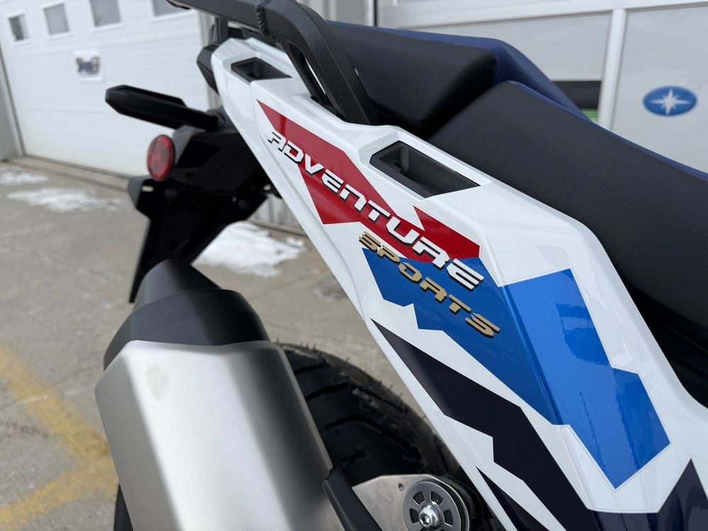 2025 Honda Africa Twin Adventure Sports Es alt