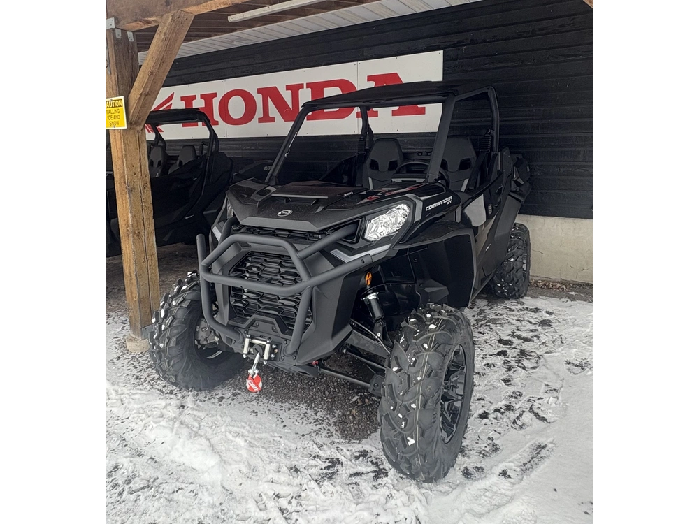 2025 Can-am Com Xt 700 9asd alt