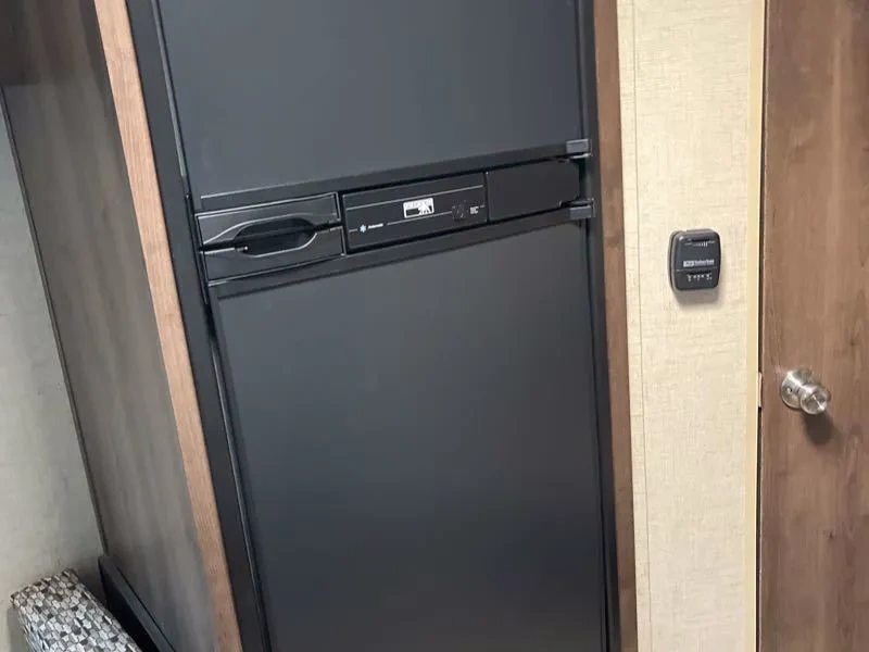 2018 Kz Escape 231bh alt