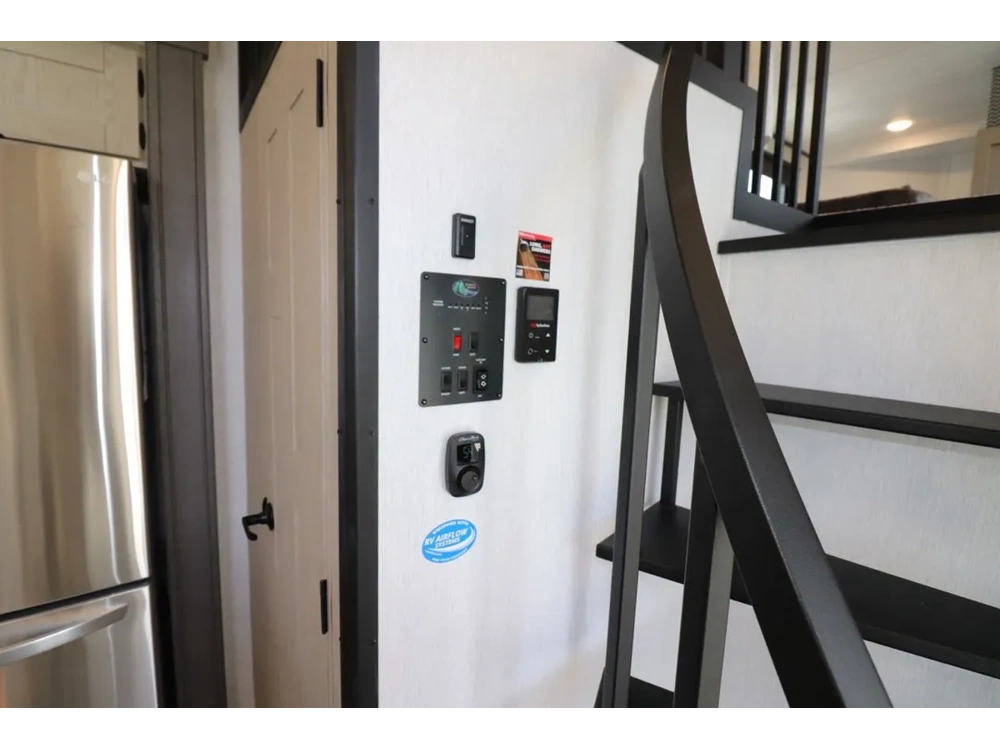 Forest River Salem Villa 44view 2024 alt