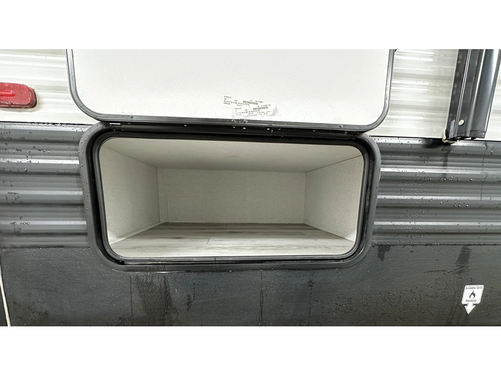 2025 Hideout 240bh alt