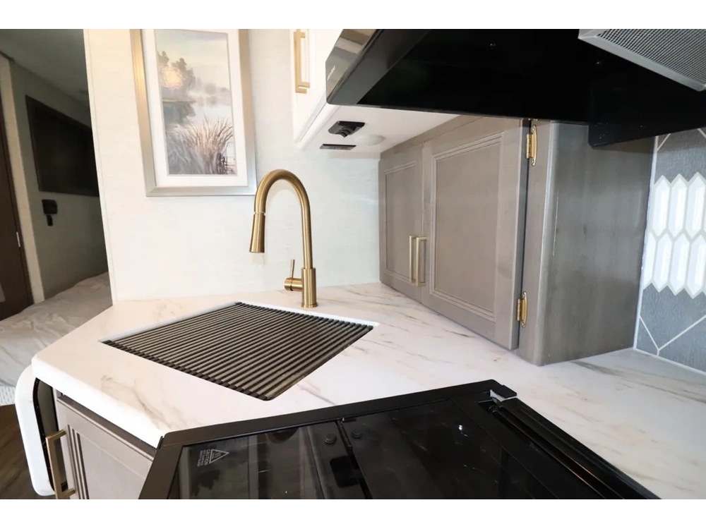 Thor Four Winds 27r 2024 alt