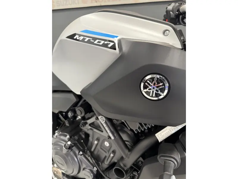 2025 Yamaha MT-07 MT7 thumbnail 5