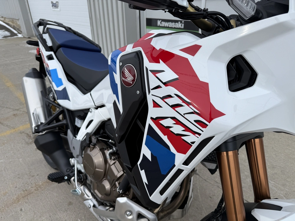 2025 Honda Africa Twin Adventure Sports Es alt