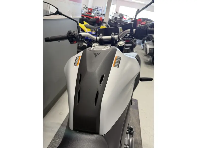 2025 Yamaha MT-07 MT7 thumbnail 10