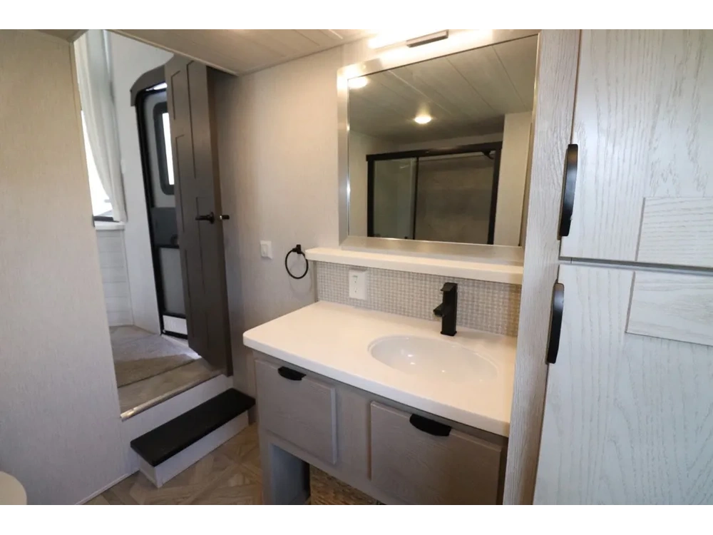 Forest River Salem Villa 44view 2024 alt