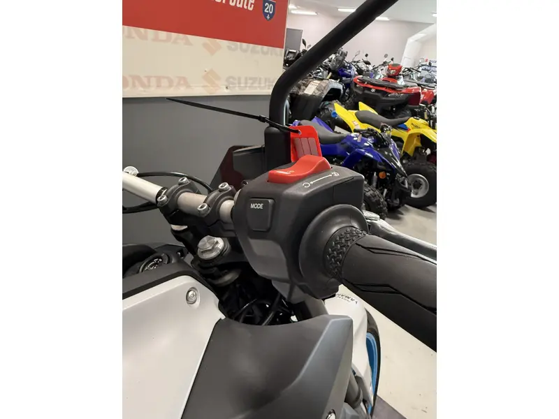 2025 Yamaha MT-07 MT7 thumbnail 9