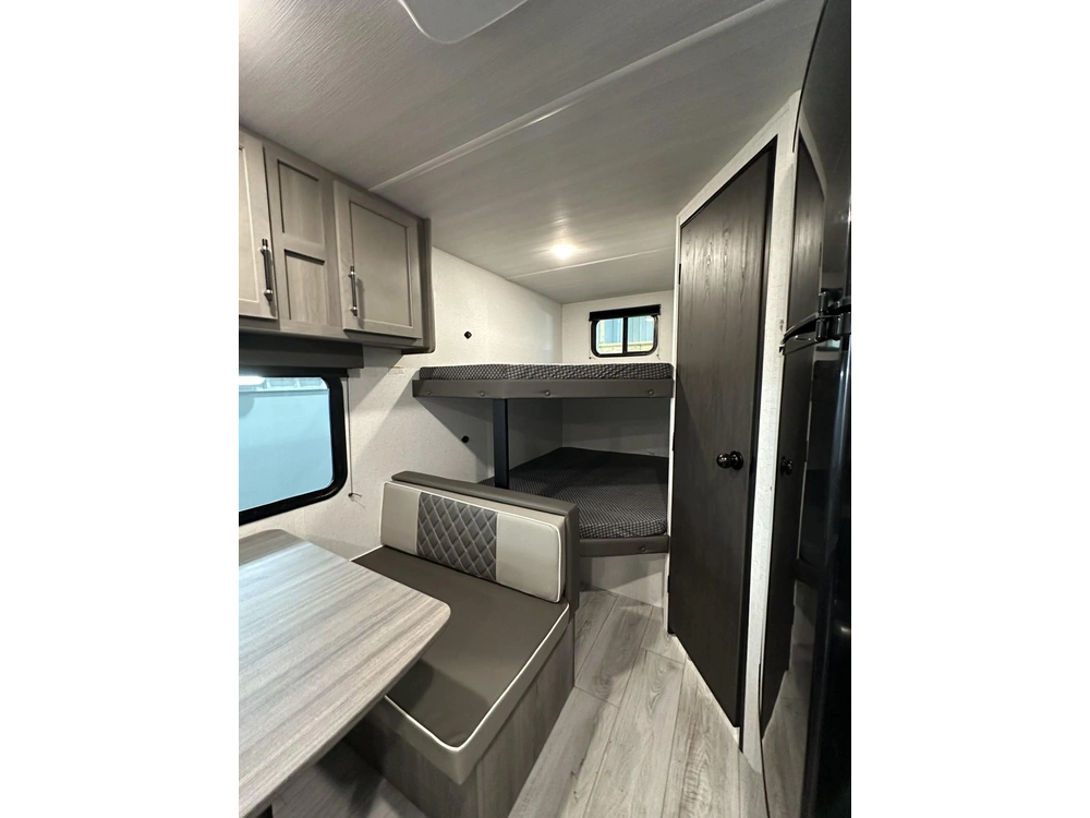 2025 Hideout 240bh alt