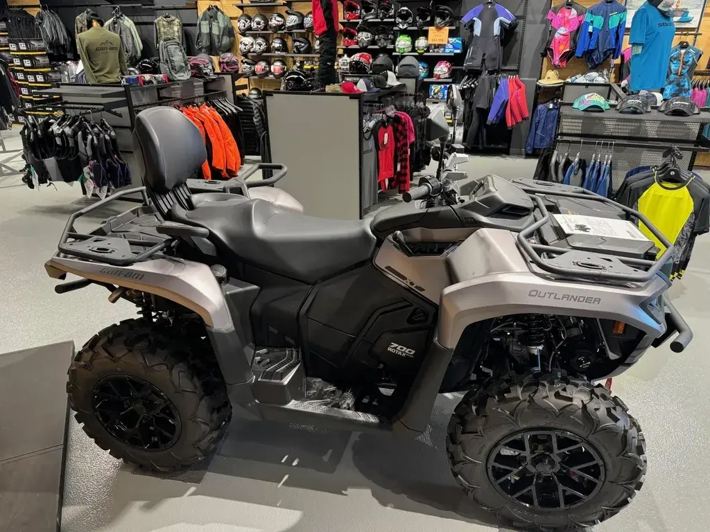 Can-Am OUTLANDER MAX XT 700  2025