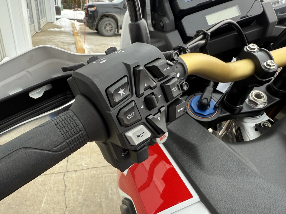 2025 Honda Africa Twin Adventure Sports Es alt