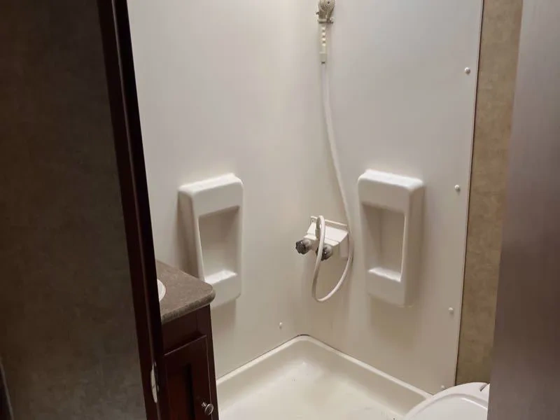 2014 Dutchmen Kodiak Hyb 216 alt