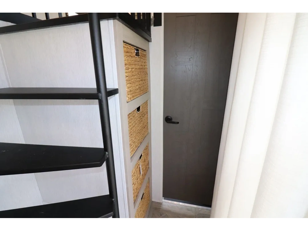 Forest River Salem Villa 44view 2024 alt