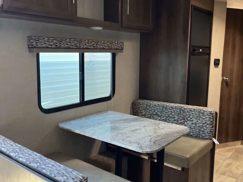 2018 Kz Escape 231bh alt