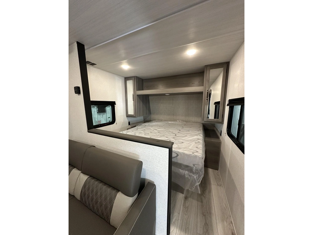 2025 Hideout 240bh alt