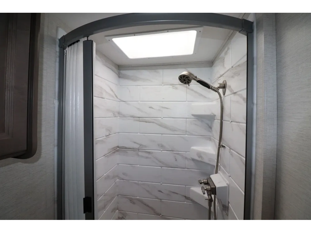 Thor Four Winds 27r 2024 alt