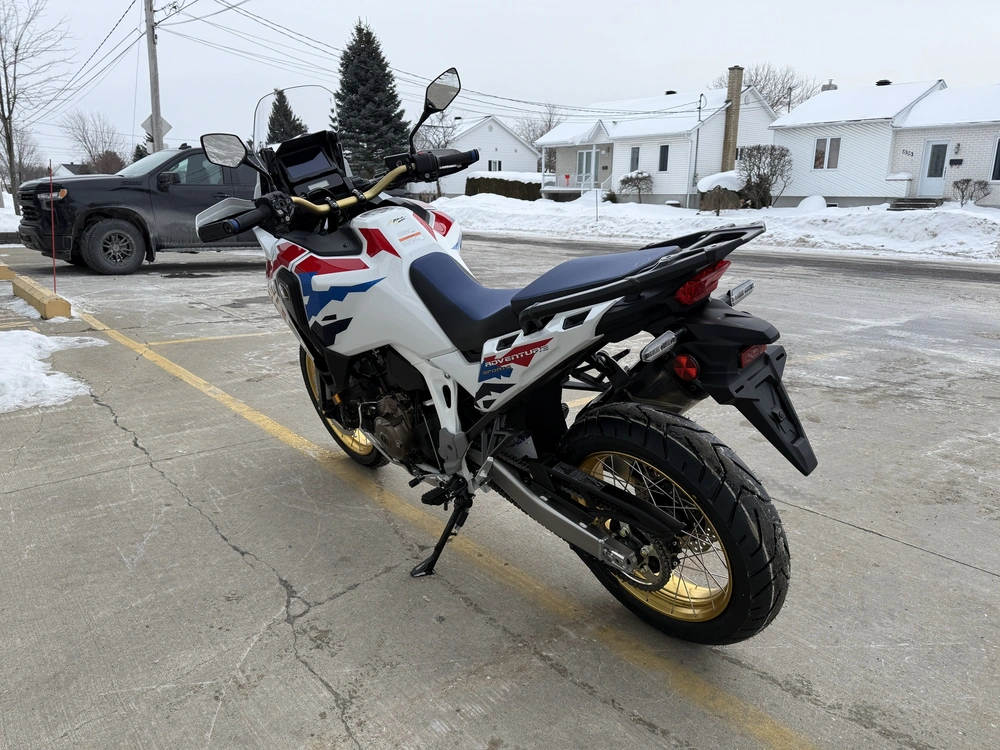 2025 Honda Africa Twin Adventure Sports Es alt