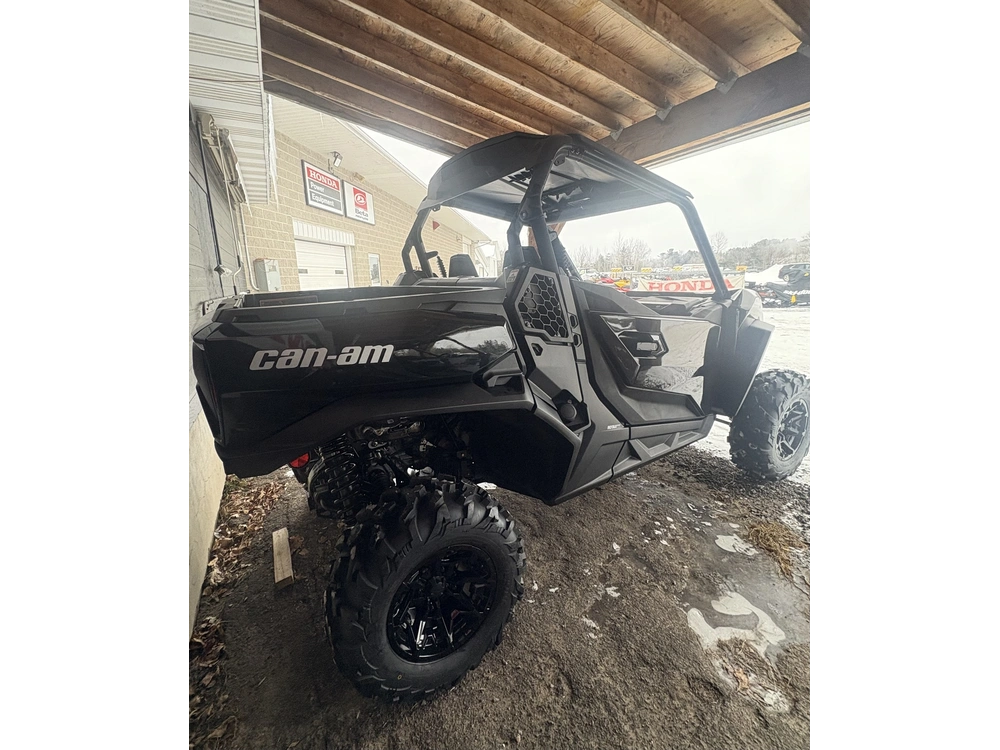 2025 Can-am Com Xt 700 9asd alt
