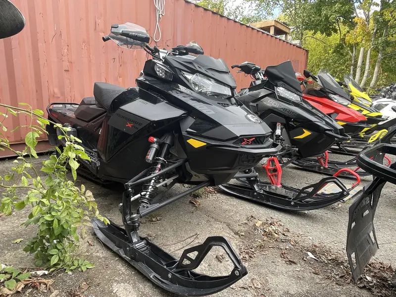 2021 Ski-Doo Renegade XRS 850 E-TEC 137"