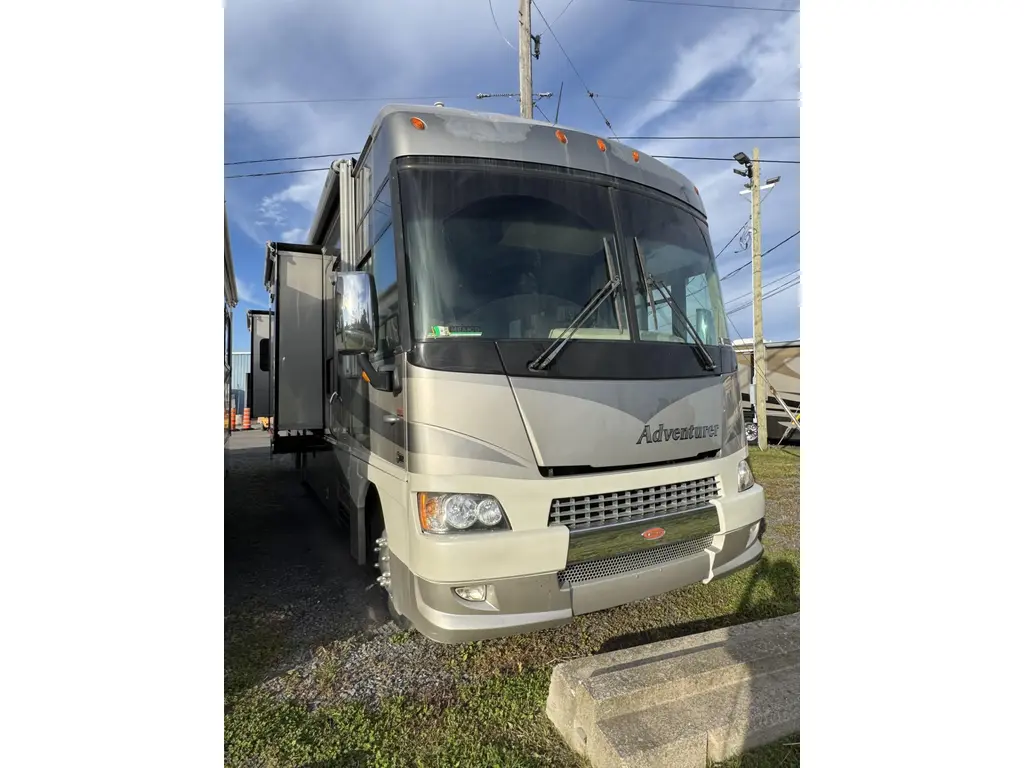 WINNEBAGO ADVENDTURE...