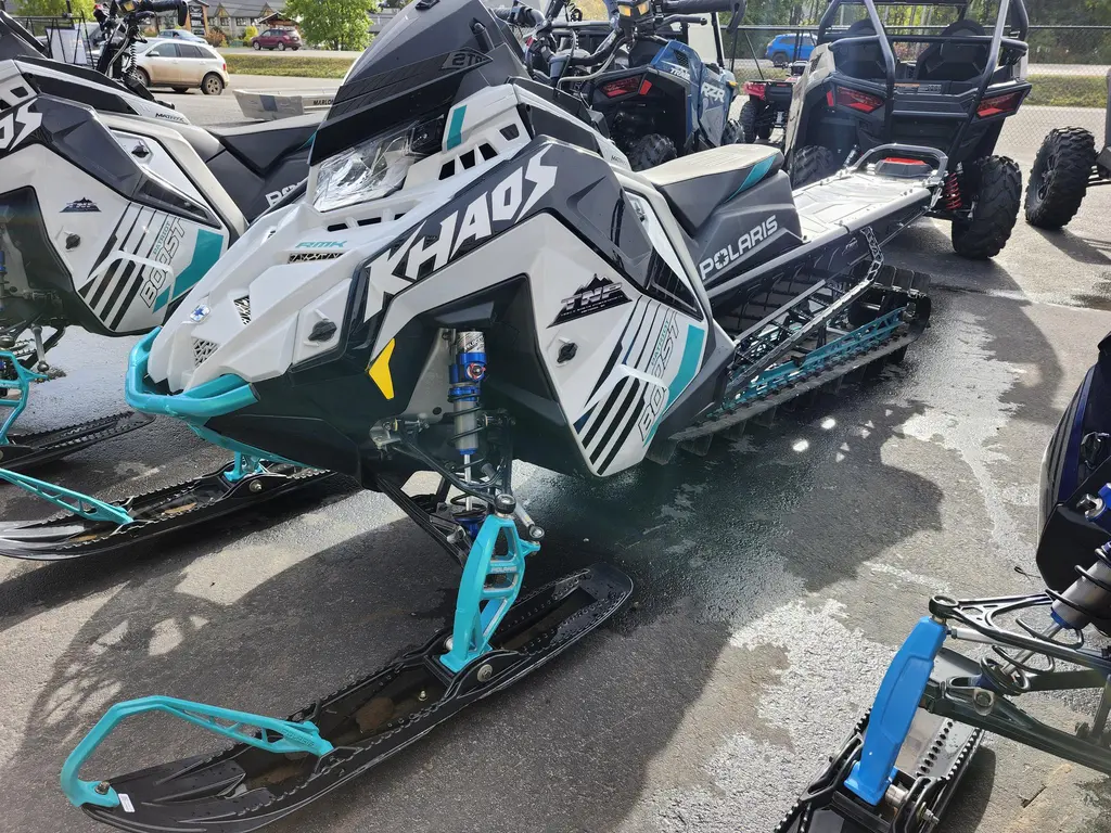 2025 Polaris Boost RMK KHAOS 165 - 7S Display - **DEALER TESTED**