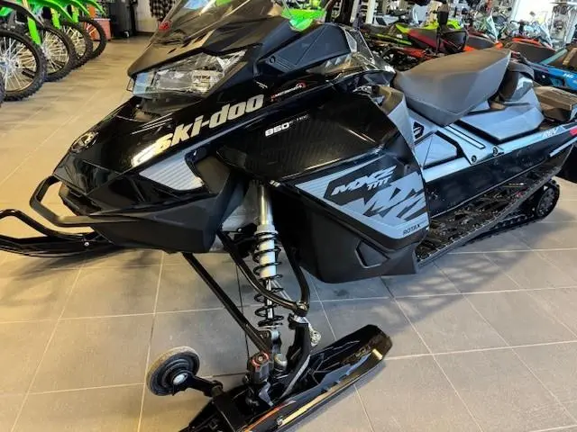 2017 SKI-DOO MXZ850
