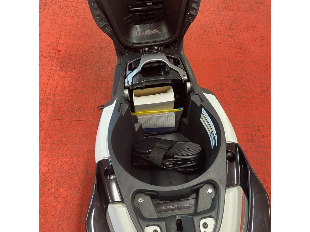 2025 Yamaha Neo's Electric Scooter alt