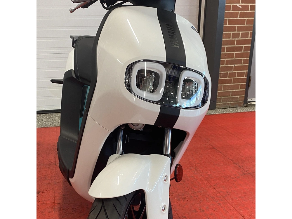 2025 Yamaha Neo's Electric Scooter alt