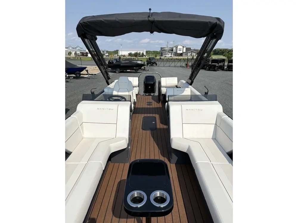 2025 Manitou Explore Switchback 26 Trifold Shp575 alt