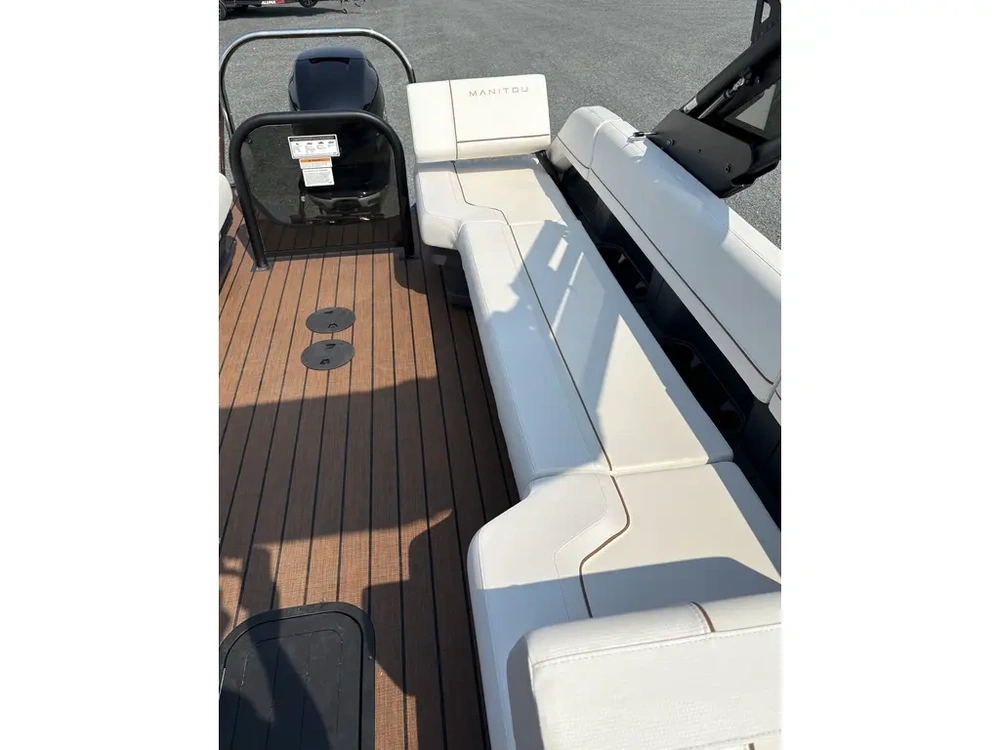 2025 Manitou Explore Switchback 26 Trifold Shp575 alt