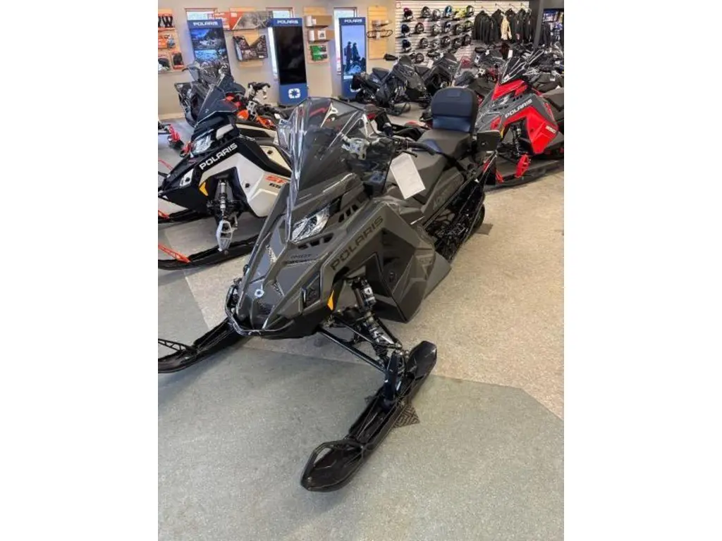 2024 Polaris 650 Indy Adventure 137 Gloss Black