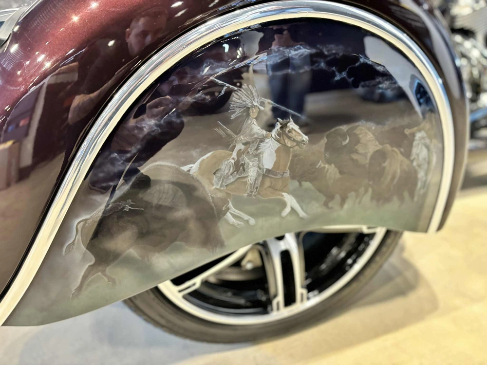 Indian Trike Roadmaster Maroon Metallic / Crimson Metallic 2022 alt
