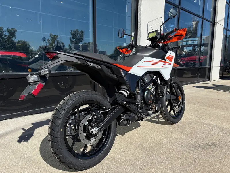 2025 KTM 390 ADVENTURE X thumbnail 3