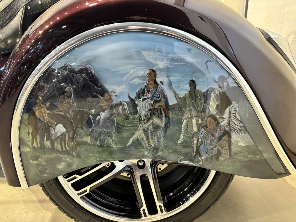 Indian Trike Roadmaster Maroon Metallic / Crimson Metallic 2022 alt
