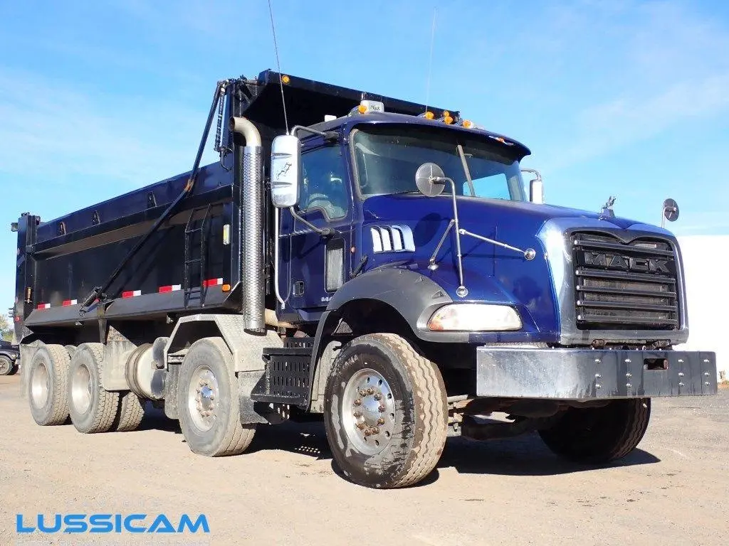 2010 Mack 800 GRANITE