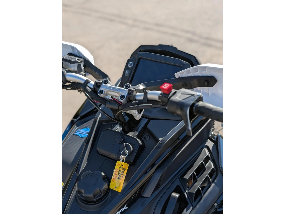 2025 Polaris Sno-25 9r Sb Assault 146 Le Switchback Special Edition Patriot | 📍 Beauce Sports – Rive-sud Québec 📍 | ⏱️ À 20 Min Des Ponts De Québec ⏱️ alt