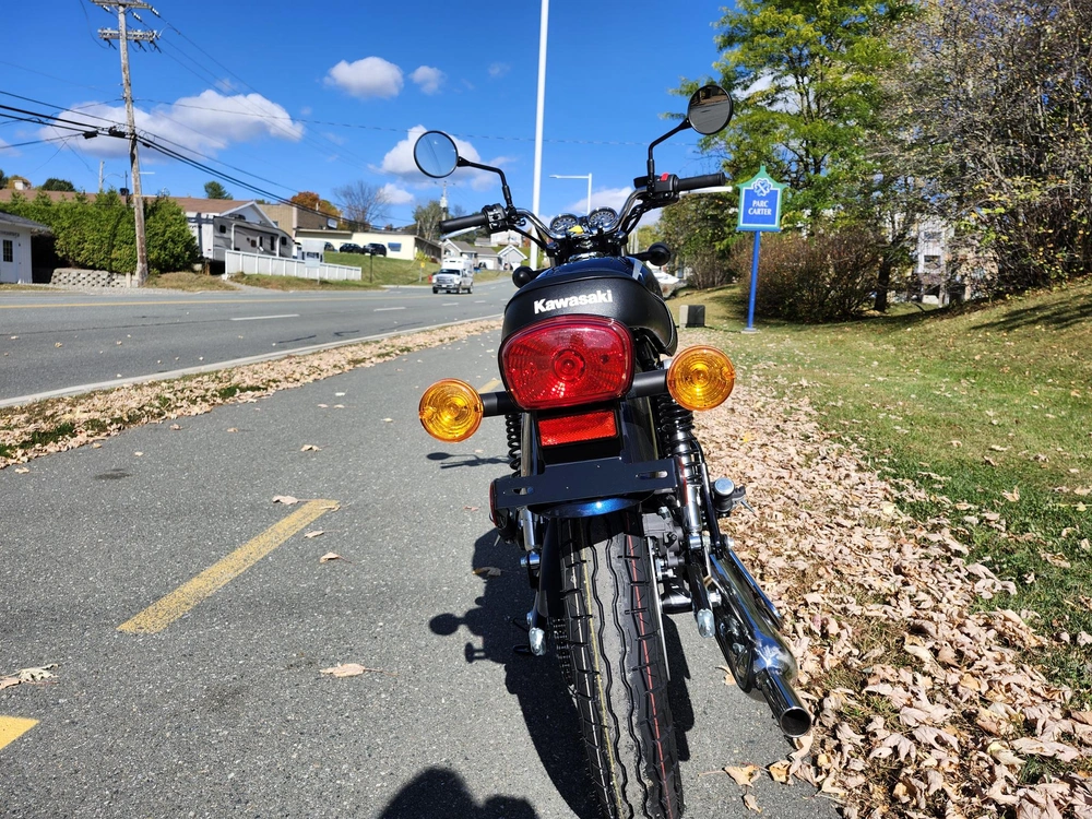 2025 Kawasaki W230 2025 Prix Suggéré 6595$ | 🛣️ Cruising Balades Vintage 🛣️ | 🚀 Comparable Honda Cb350 & Royal Enfield Classic 🚀| 🌟 Style Vintage Pur – Héritage W 🌟 alt